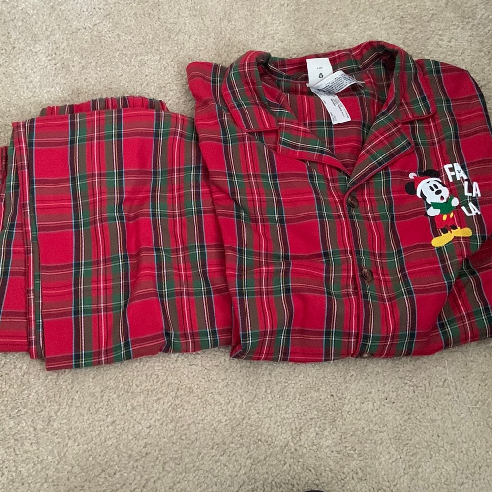 Disney Store Mickey Mouse Men’s Pajamas - Size Large!